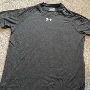 Under Armour Men’s size small heat gear t-shirt